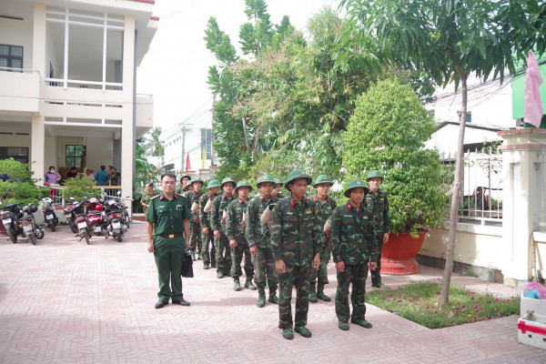 Lữ đoàn Công binh 293 tổ chức hành quân dã ngoại làm công tác dân vận tại phường Cam Lợi