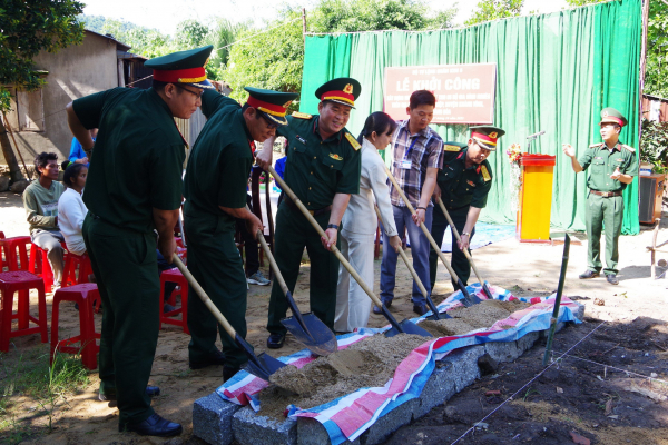 Quân khu 5 khởi công xây nhà đại đoàn kết tặng 5 hộ nghèo tại Khánh Hòa