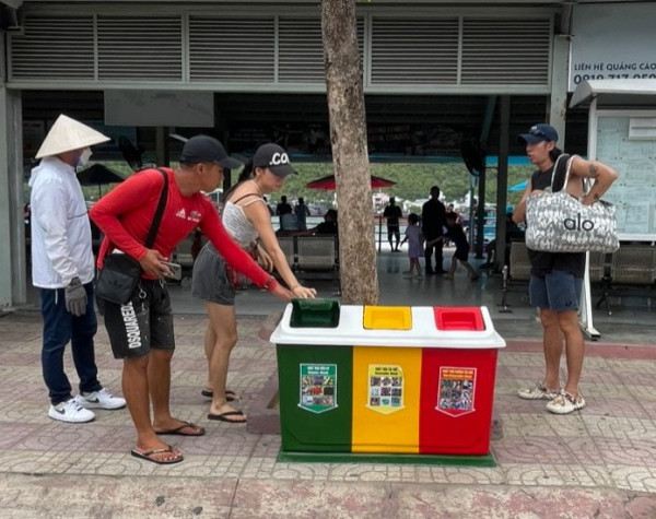 Bến tàu Du lịch Nha Trang: Hướng dẫn du khách phân loại rác thải