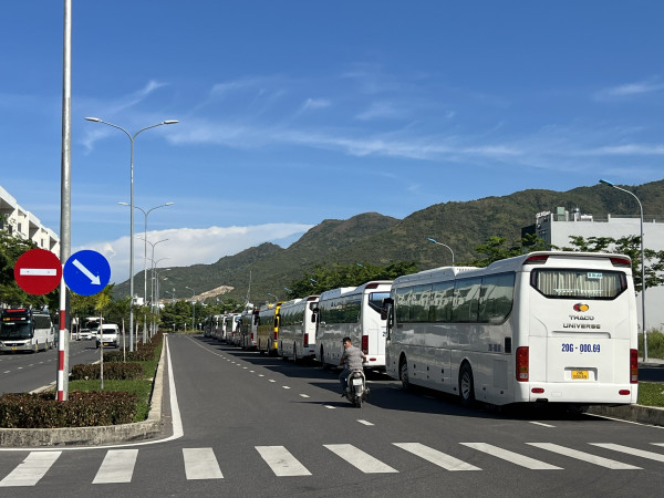 Nha Trang: Yêu cầu xử lý nghiêm hành vi dừng, đỗ xe không đúng quy định