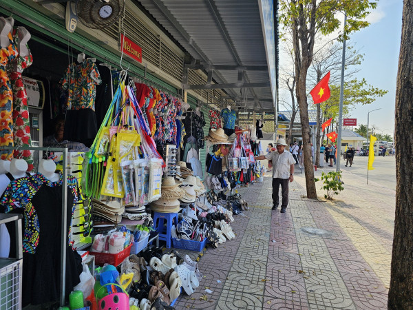 Bến tàu du lịch Nha Trang: Không có tình trạng chèo kéo khách, tranh giành bán hàng