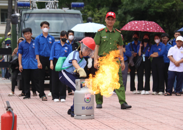 Fire prevention and control training for more than 2,000 people