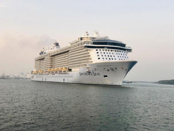 Spectrum of the Seas brings 4,000 visitors to Nha Trang