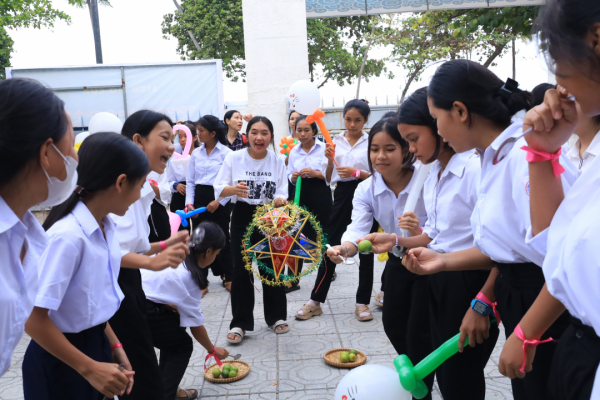 "Loving and affectionate" Moon Festival for kids