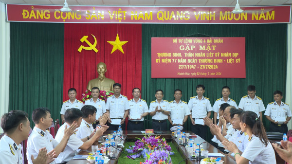 Vùng 4 Hải quân: Gặp mặt, tặng quà tri ân các thương binh, thân nhân liệt sĩ