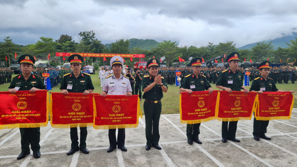 Bế mạc hội thi xe tốt, lái xe giỏi toàn quân năm 2023