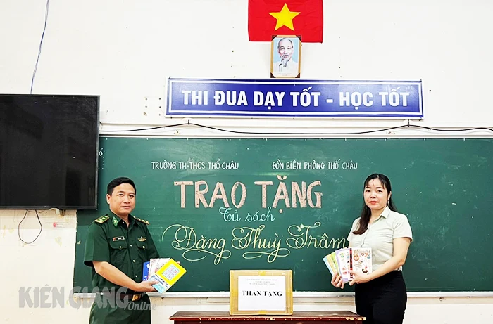 "Tủ sách Đặng Thùy Trâm" tới xã đảo Thổ Châu