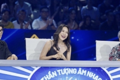 Giám khảo Vietnam Idol lý giải việc "bỏ xem" Jack diễn