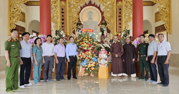 Lãnh đạo huyện Đam Rông thăm, chúc mừng các cơ sở Phật giáo nhân Đại lễ Phật đản 2024