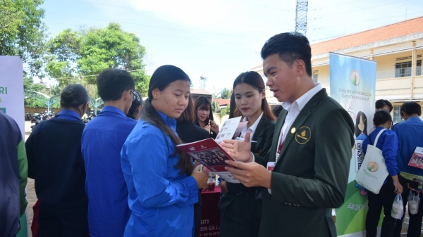 Tăng cường tư vấn, cung cấp thông tin thị trường lao động và giới thiệu việc làm cho người lao động