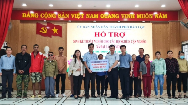 Bảo Lộc: Trao 340 triệu đồng hỗ trợ sinh kế cho 17 hộ nghèo, cận nghèo