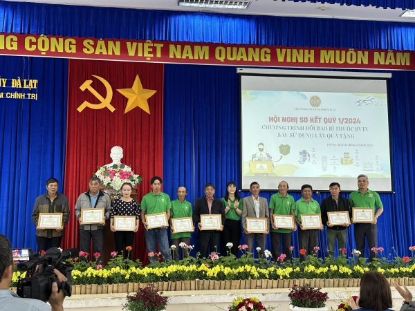 Nông dân Đà Lạt thu gom trên 12 tấn bao bì thuốc bảo vệ thực vật sau sử dụng