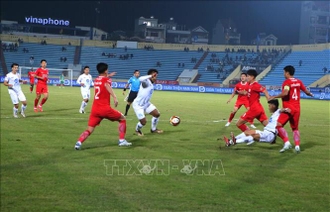 V-League: Kịch tính cuộc đua vô địch và suất xuống hạng