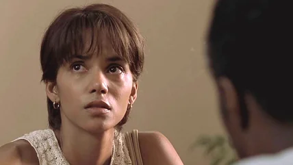 Halle berry có một yêu cầu cho cảnh tình dục trong đêm của quái vật của mình và nó có nghĩa là nhiều dinh dưỡng hơn