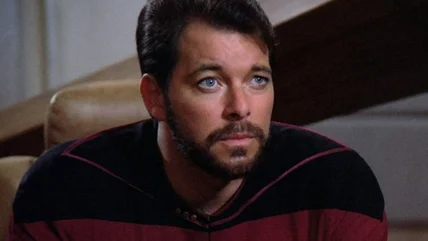 Jonathan Frakes của Star Trek tiết lộ lý do thực sự đằng sau bộ râu TNG của Riker