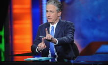 Jon Stewart trở lại 'The Daily Show' với tư cách là người dẫn chương trình tối thứ Hai