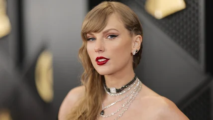 Taylor Swift Made Pop Tarts From Scratch For Travis Kelce's Teammates And We're Jealous