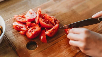 The Ideal Way To Store Sliced Tomatoes