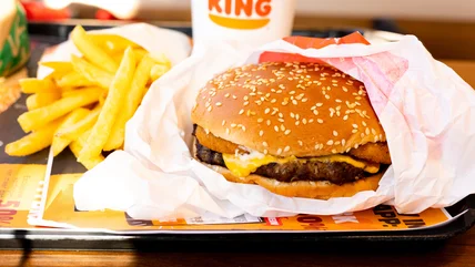 Nhân viên của Burger King có thực sự phải nói với khách hàng rằng 'Bạn cai trị không?'