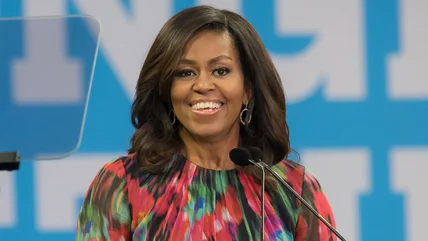 Quên chiến dịch tranh cử đi! Michelle Obama đã bị đánh dấu bởi công ty sản xuất thuốc giảm đau ở Costco