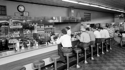 This Is How People Cooked & Ate Hamburgers In The 1950s