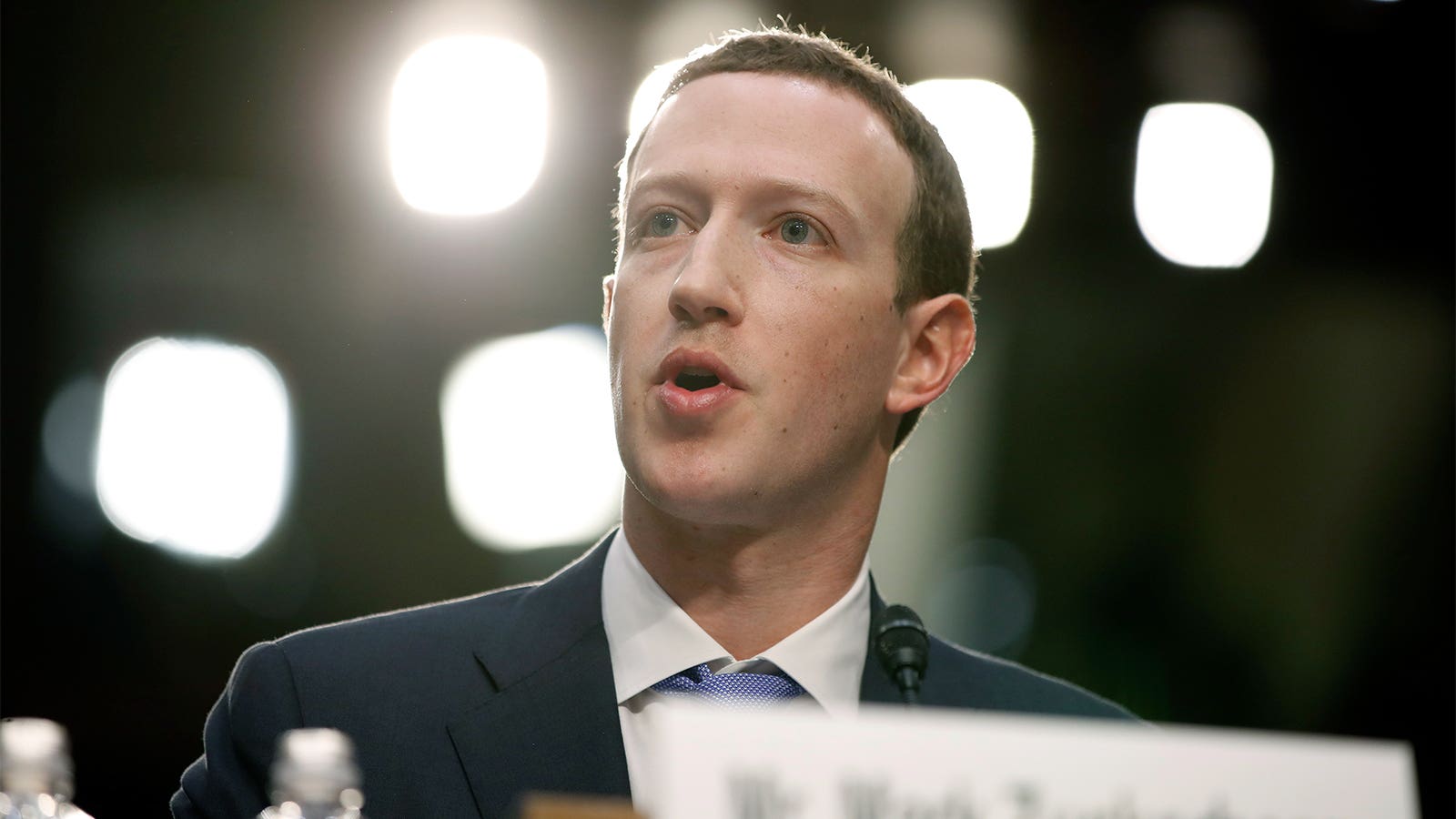 Nhà Trắng áp lực Facebook đến 'Censor' Một số nội dung COVID, Mark Zuckerberg nói