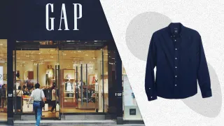 Người mua hàng đang mua chiếc áo sơ mi Gap Oxford này với mọi màu sắc hiện đang được giảm giá với giá dưới 30 đô la