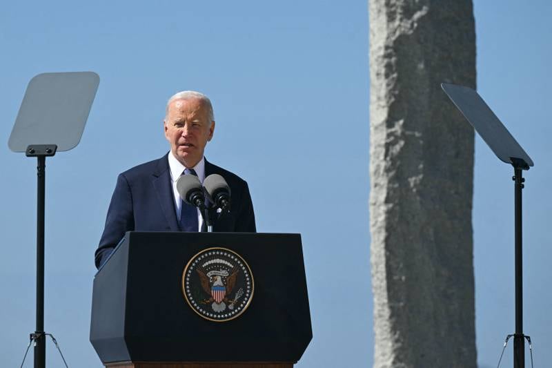 ‘ Thiên đường và trái đất: Bài diễn thuyết của Biden làm sống lại huyền thoại Pointe du Hoc