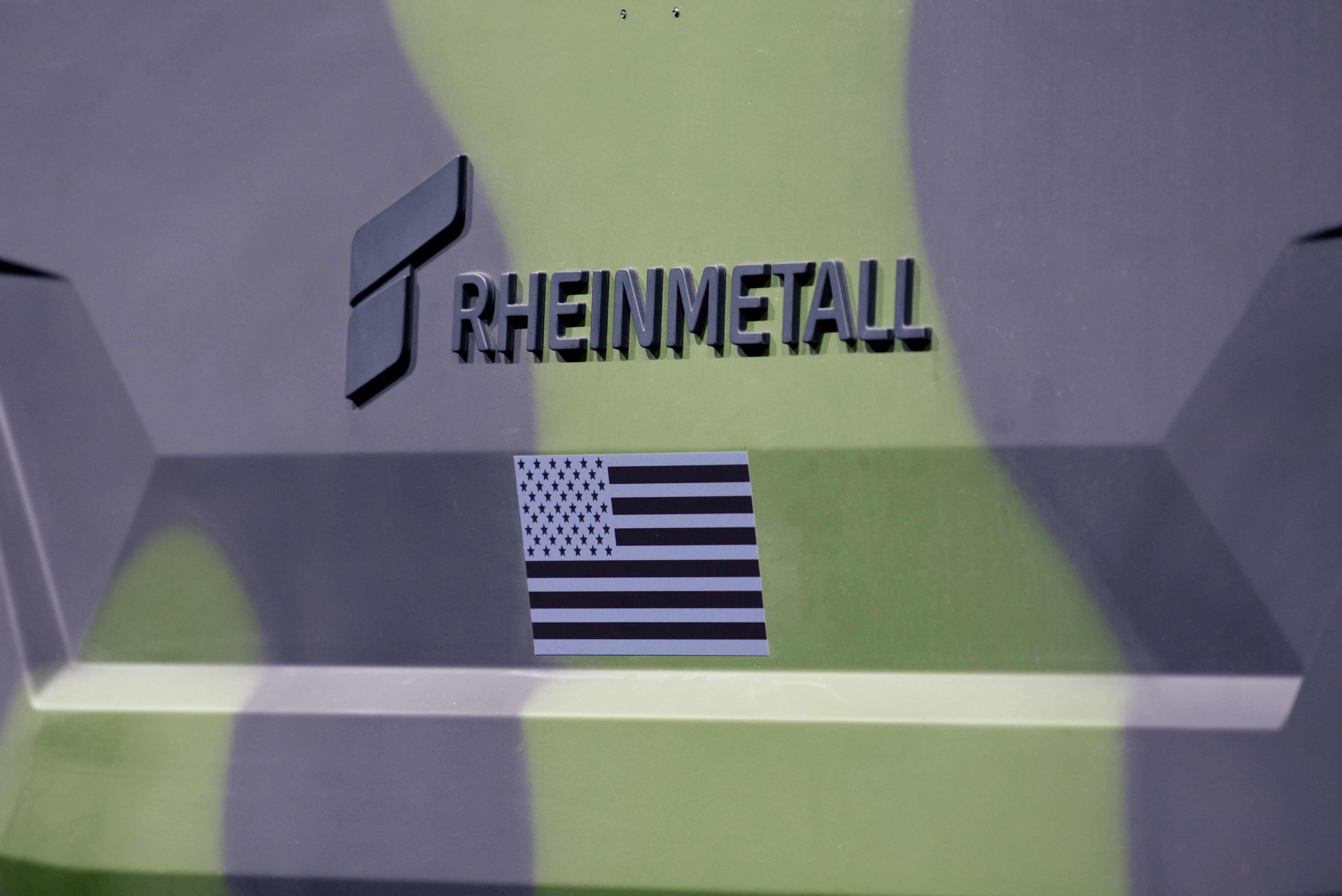 Rheinmetall có được công ty sản xuất Loc với giá 950M