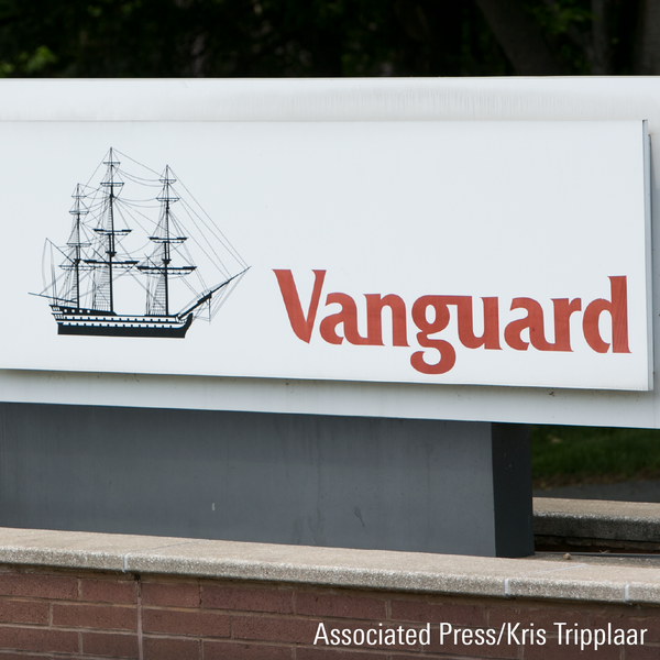 Vanguard S&P 500 ETF vẫn đặt tiêu chuẩn cao cho việc theo dõi chỉ số