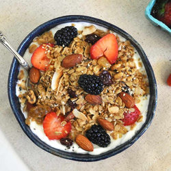 Granola là gì mà nhiều người thích ăn?