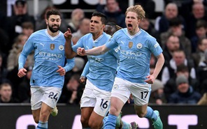 Tin tức thể thao sáng 14-1: Man City ngược dòng hạ Newcastle; Messi tập cùng Luis Suarez