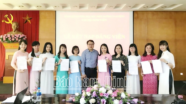 Giải pháp tạo nguồn, phát triển Đảng trong học sinh, sinh viên - Kỳ II: Giải pháp nào tạo nguồn, phát triển Đảng trong HSSV?