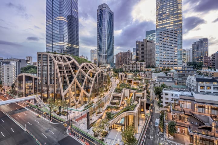 Heatherwick Studio hướng đến những ngọn đồi để tạo nên quận Tokyo đầy cây cỏ