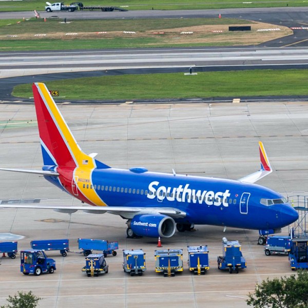 Southwest Airlines tăng giá rượu trên máy bay