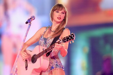 Taylor Swift phá kỷ lục đáng kinh ngạc