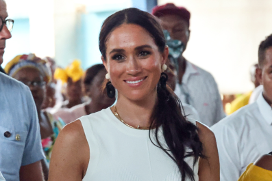 Sự chuyển đổi thời trang của Meghan Markle có nhãn là "hành động thông minh"