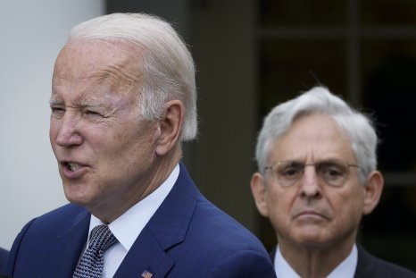 Biden đang xâm phạm hành vi của luật pháp để làm im lặng những nhà phê bình quảng cáo