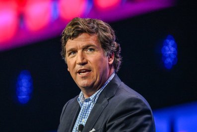 Tucker Carlson đưa ra yêu cầu của mình về việc kiểm duyệt cuộc tranh luận của đảng Cộng hòa