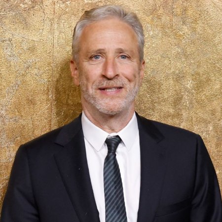 Jon Stewart Chi tiết tranh luận bị khán giả thúc đẩy. '