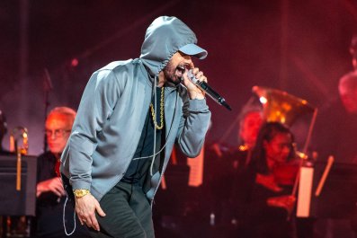 Eminem đưa ra lời tuyên bố dạn dĩ về Taylor đầy đủ