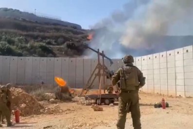 Video cho thấy Israel sử dụng Trebuchet để sa thải khí cầu ở Hzbollah