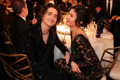 Hình ảnh Kylie Jenner, Timothée Chalamet gây phẫn nộ