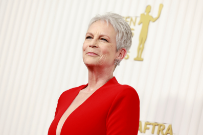 Jamie Lee Curtis phá vỡ sự im lặng trước tranh cãi của Israel