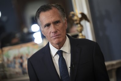 Mitt Romney phản ứng với suy đoán khách mời bất ngờ của DNC