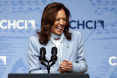 Kamala Harris phản ứng trước sự tán thành của tổng thống Taylor Tổng thống