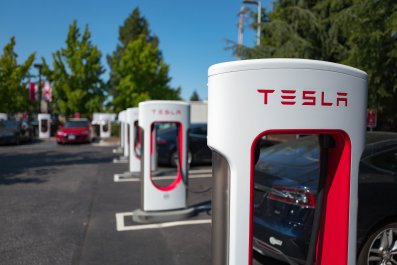 Hàng trăm chủ sở hữu Tesla lũ lụt