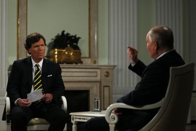 Putin troll Tucker Carlson vì bị CIA từ chối