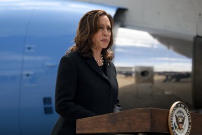 Kamala Harris Vượt xa Donald Thump Thêm Hơn gấp đôi