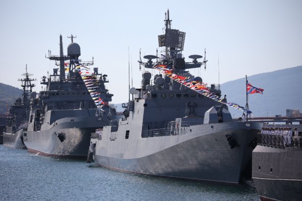 Russian Black Sea Fleet Fleeing Crimea Upends Putin's Plan